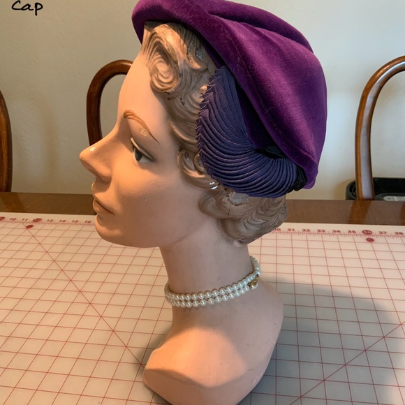 Vintage 1950s Purple Velor Hat Caplet with pleated side decor - Picture 1 of 5